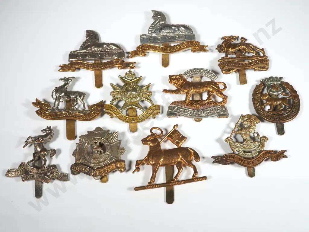 Assorted Lot of 10 English WW1/2 Badges Image 1++