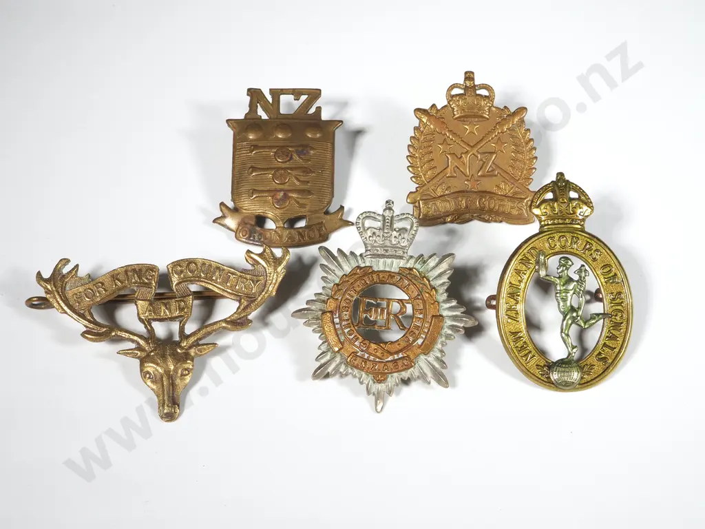 Assorted New Zealand Military Badges Some A/F Image 1++