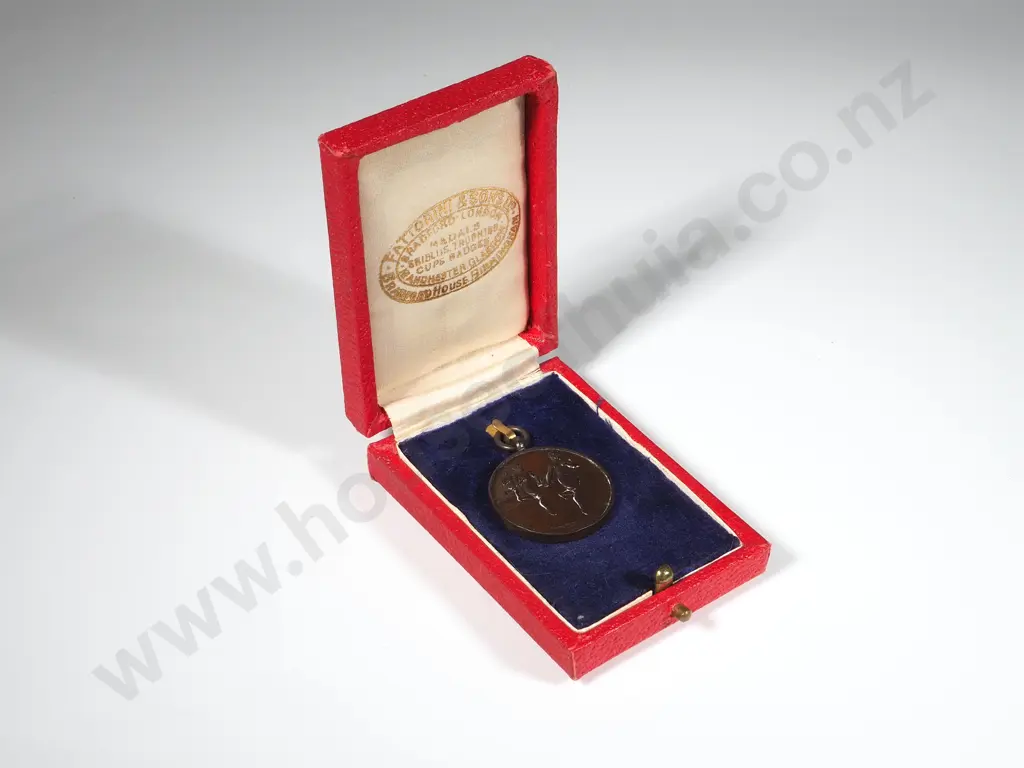 Fattorini & Sons Prize Medal in Case Image 1++