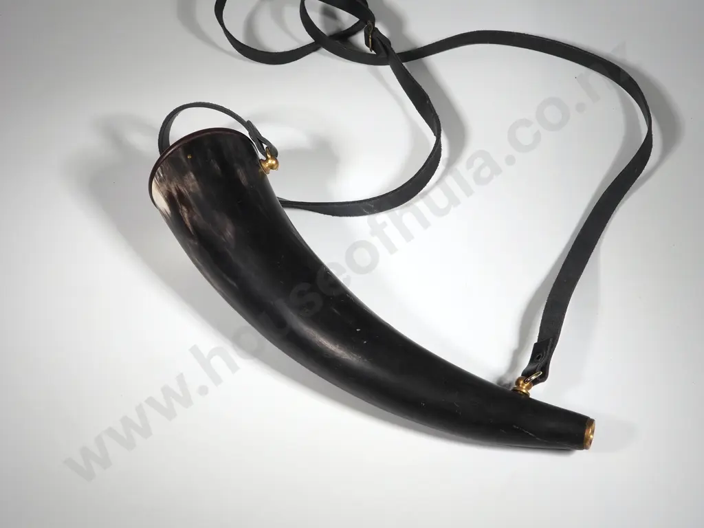 Vintage Cow Powder Horn Image 1++