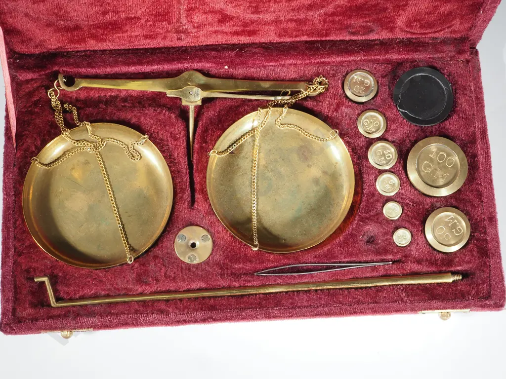 Cased Set Of Gold Scales & Weights In Original Box Image 1++