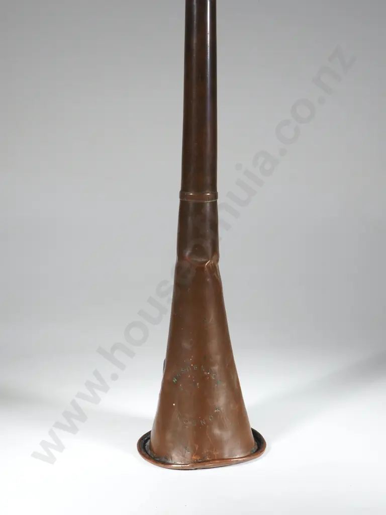 Copper & Brass Hunting Horn.  Image 1++