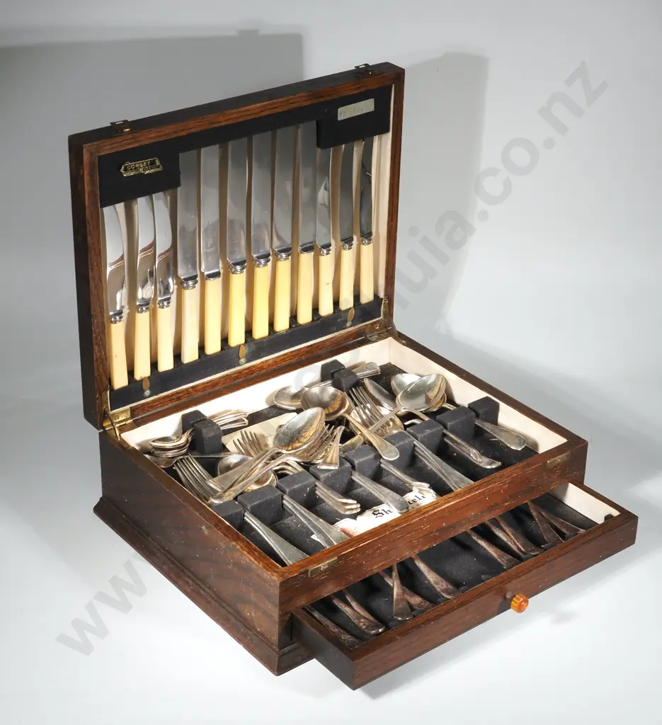 Oak Canteen Of Silver Plated Cutlery In the Old English Pattern. Six Place Setting Image 1++