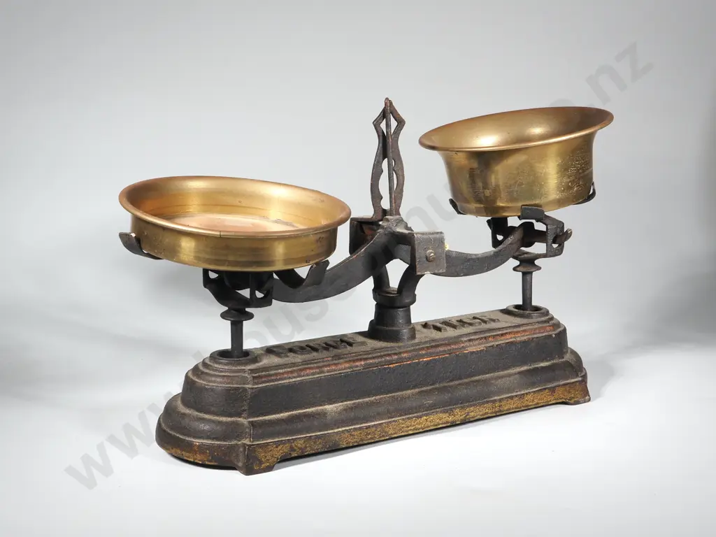 Antique French Force 1 kg  Scales - Iron & Polished Brass. Image 1++