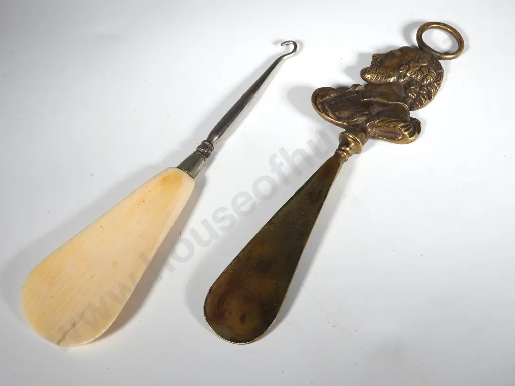 Two Vintage Shoe Horns Image 1++