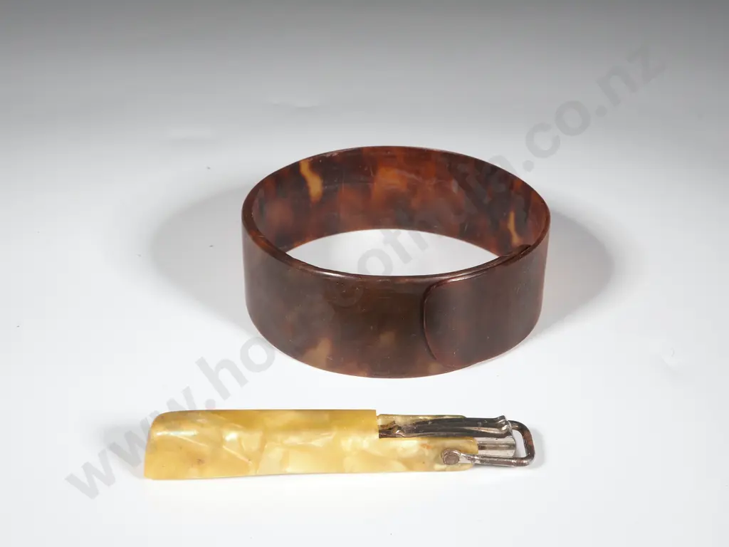 A Bakelite Bracelet & Chrome Pocket & A  Faux Mother Of Pearl Cased Manicure Set Image 1++