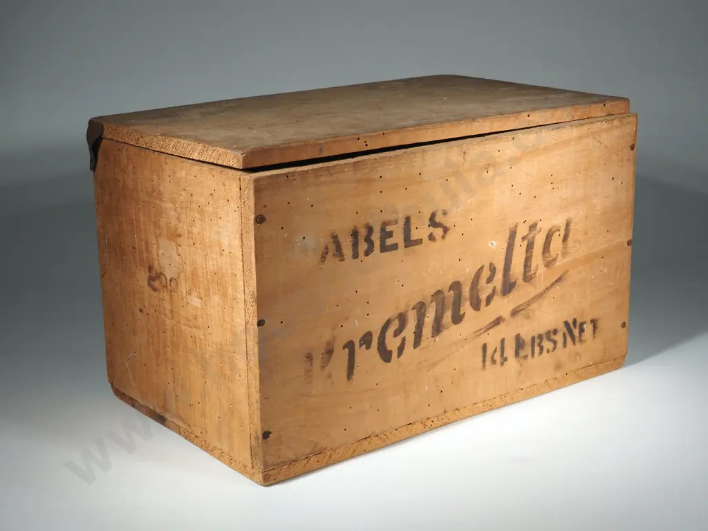 Big Ben Alarm Clock in Wooden Box. Image 1++