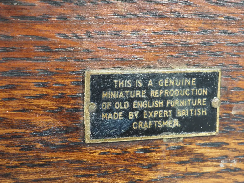 Musical Miniature Of An English Coffer. "Made By Expert English Craftsman" Image 1++