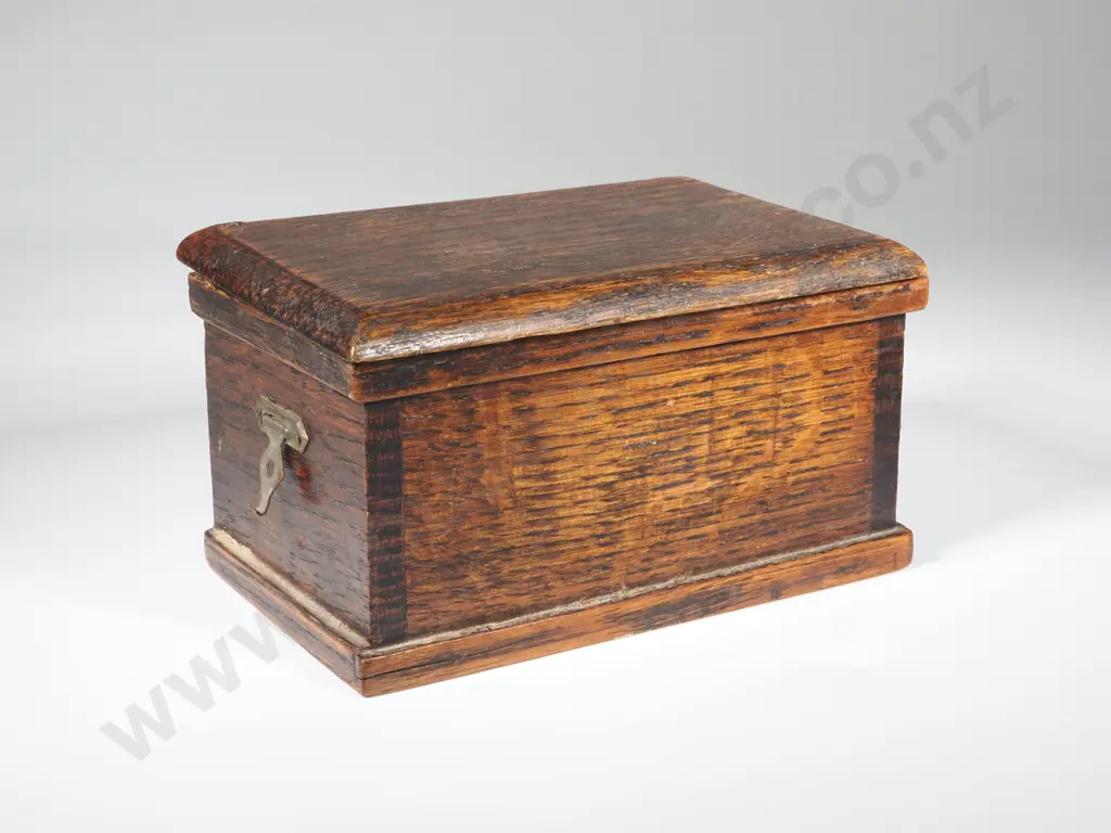 Musical Miniature Of An English Coffer. "Made By Expert English Craftsman" Image 1++