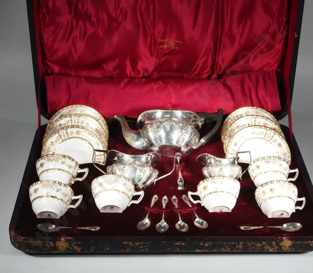 Important Cased Sterling Silver & Wedgewood Presentation Tea Set to Mr William Currie Image 1++