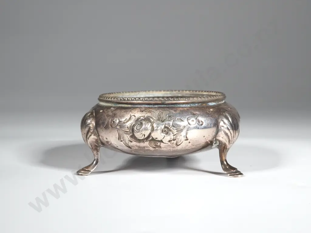 Sterling Silver Salt With Embossed Decoration On Four Pad Feet  Image 1++