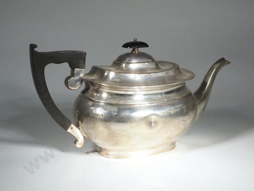 Sterling Silver Teapot w Plain Body & Ebony Handle &  Finial. Sheffield 1935 Image 1++