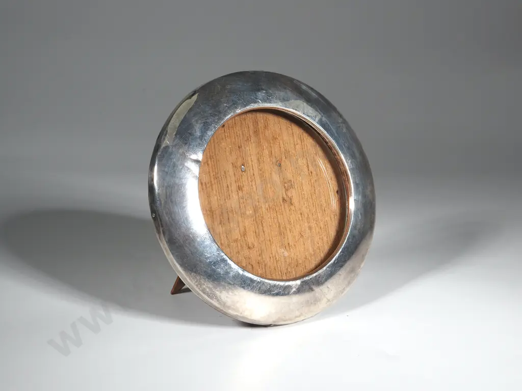 Edwardian Sterling Silver Standing Oak Picture Frame Image 1++