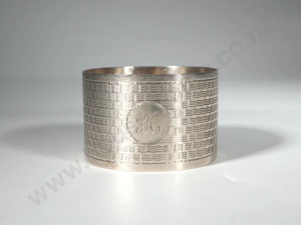 Sterling Silver Napkin Ring - English Hallmarks Image 1++