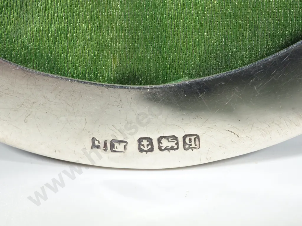 Circular Sterling Silver Photo Frame. Birm 1915 Image 1++