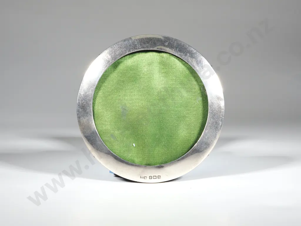 Circular Sterling Silver Photo Frame. Birm 1915 Image 1++