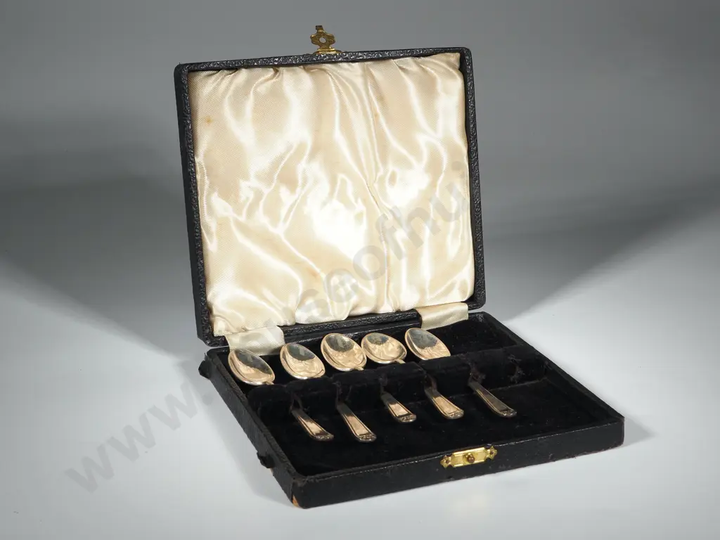 Boxed Set of Five  Sterling Silver Teaspoons (One Missing). Image 1++
