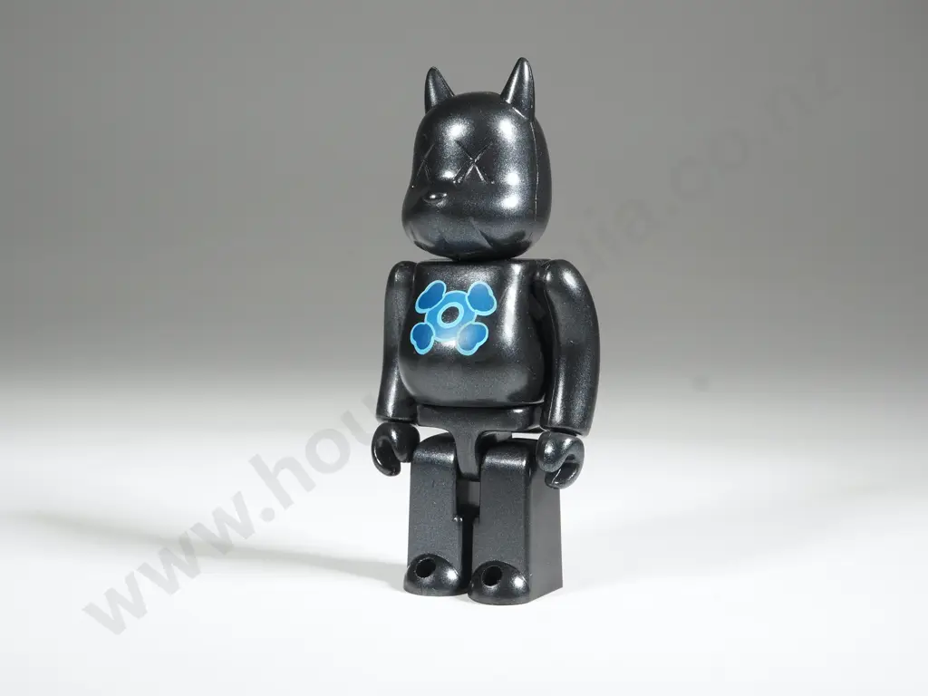 KAWS.002 Art Figurine Image 1++