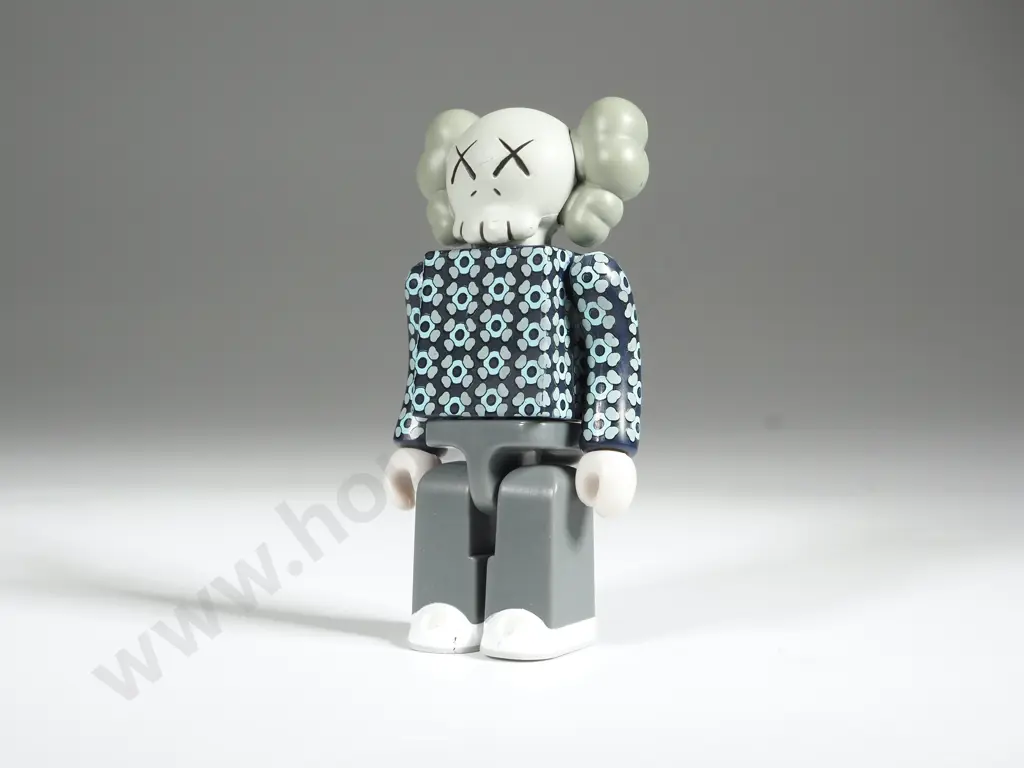 KAWS.002 Art Figurine Image 1++