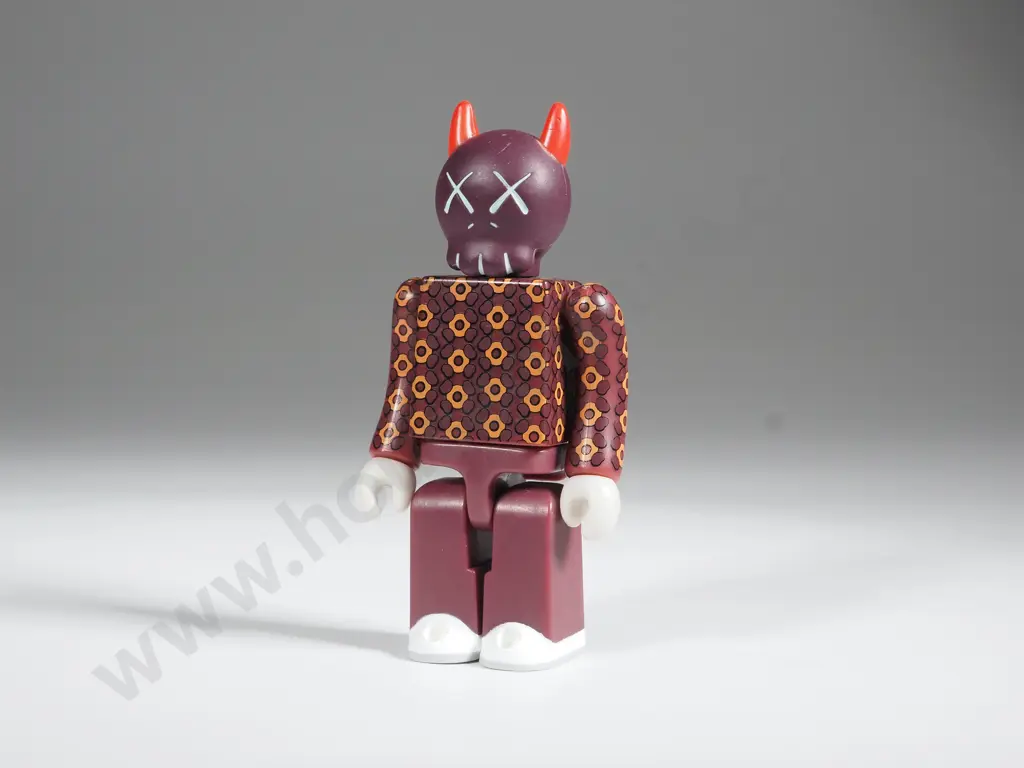 KAWS.002 Art Figurine Image 1++