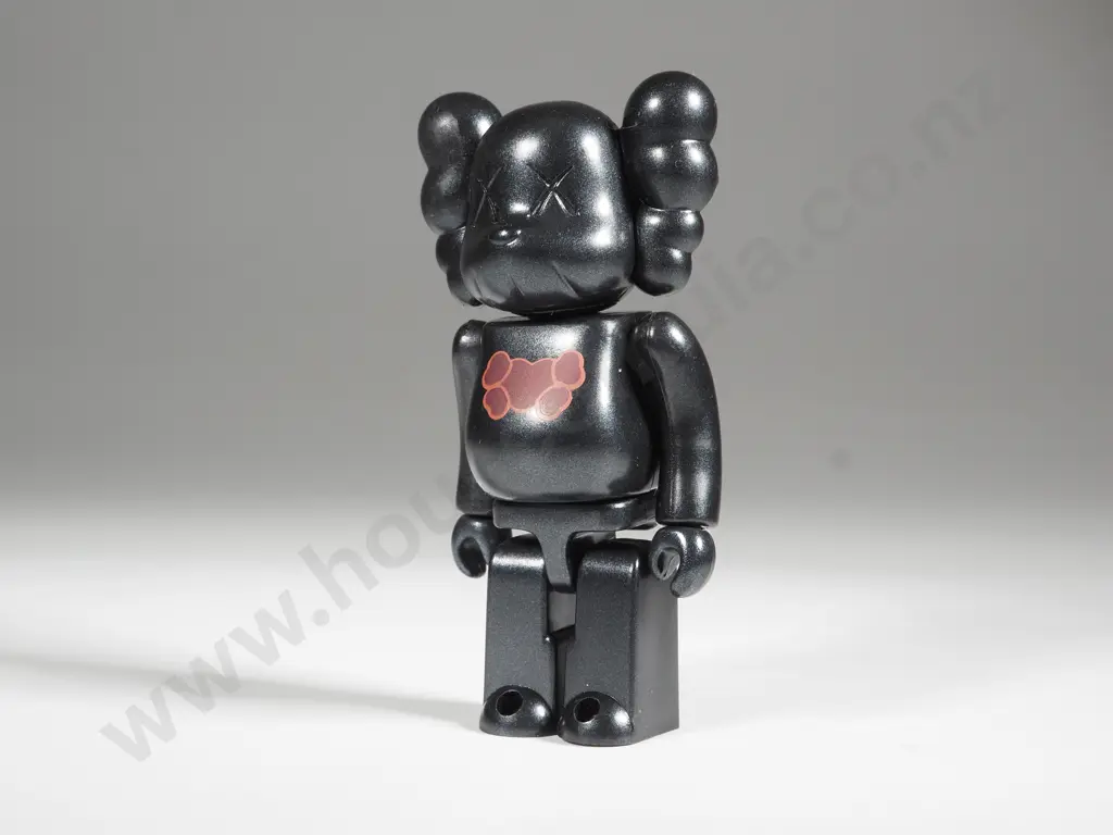 KAWS.002 Art Figurine Image 1++