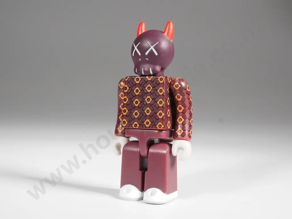KAWS.002 Art Figurine Image 1++