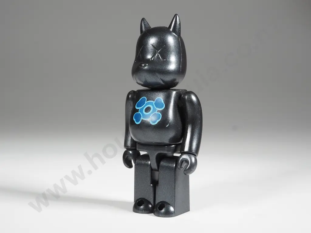 KAWS.002 Art Figurine Image 1++