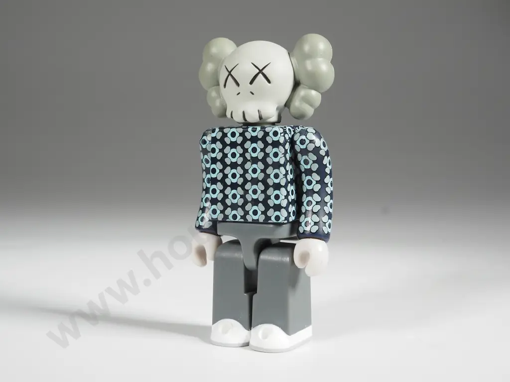 KAWS.002 Art Figurine Image 1++