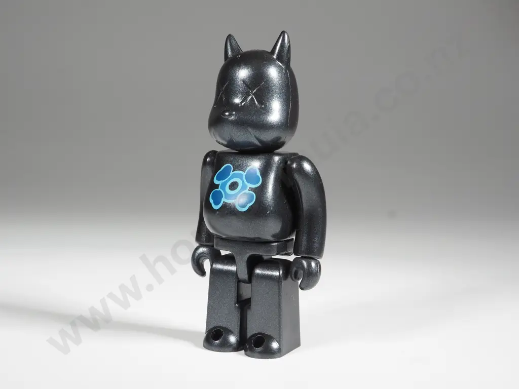 KAWS.002 Art Figurine Image 1++