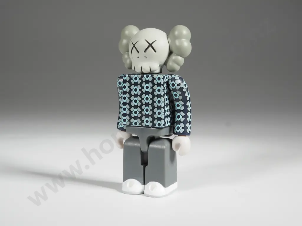 KAWS.002 Art Figurine Image 1++