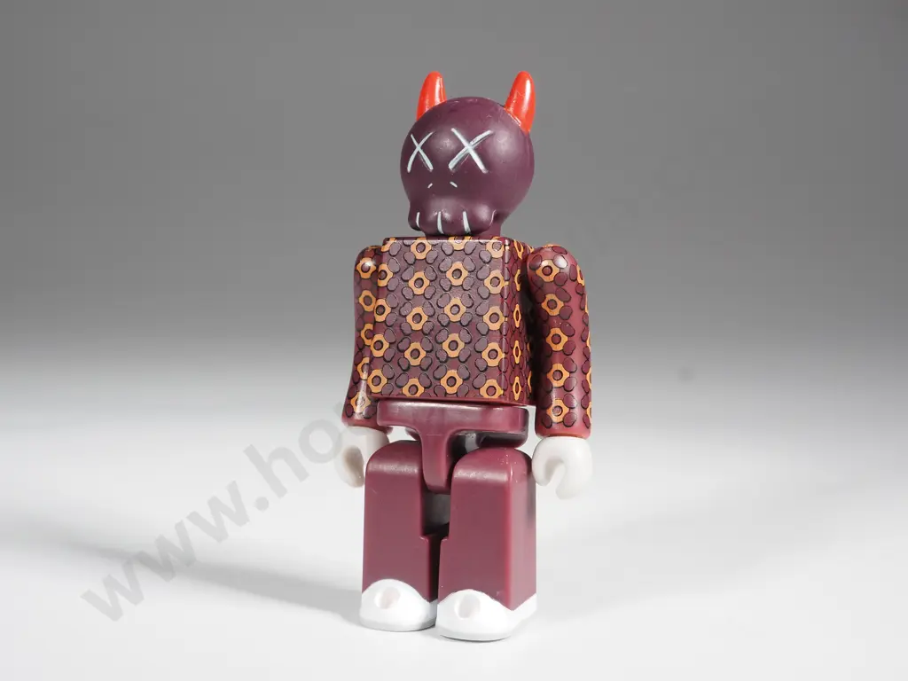 KAWS.002 Art Figurine Image 1++