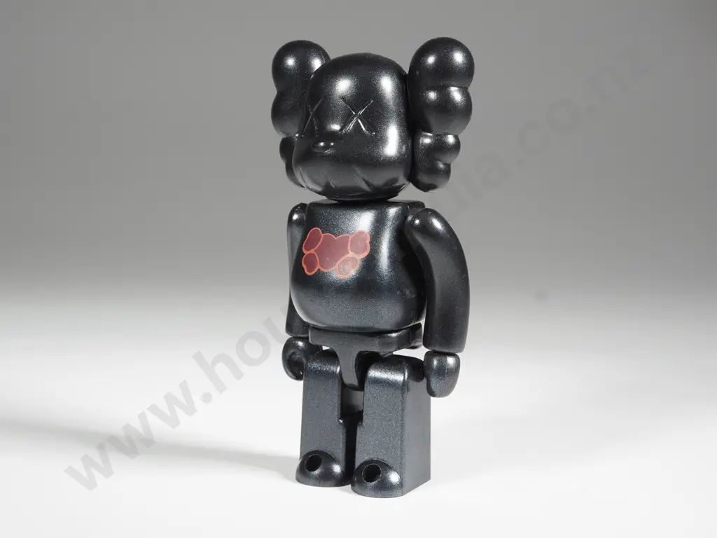 KAWS.002 Art Figurine Image 1++