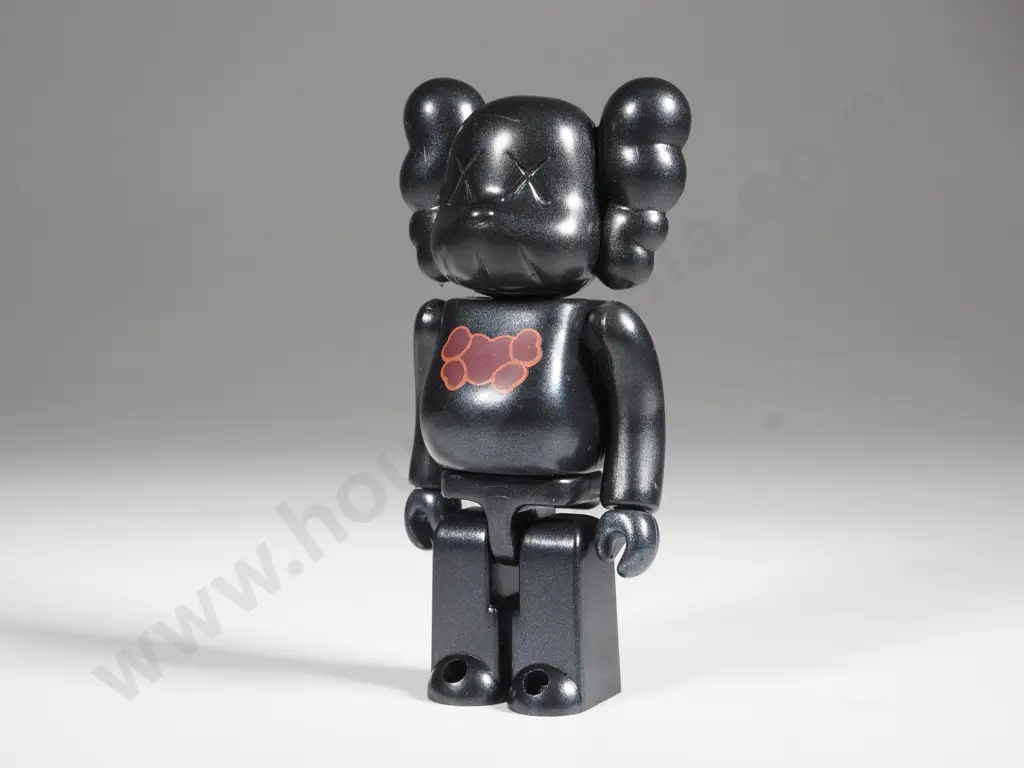 KAWS.002 Art Figurine Image 1++