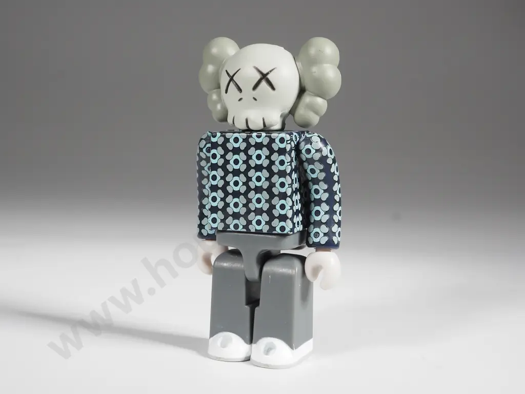 KAWS.002 Art Figurine Image 1++