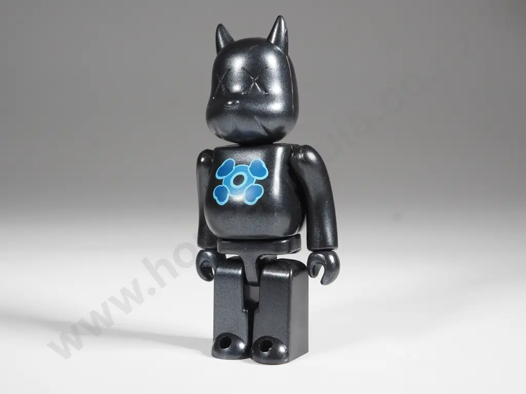 KAWS.002 Art Figurine Image 1++