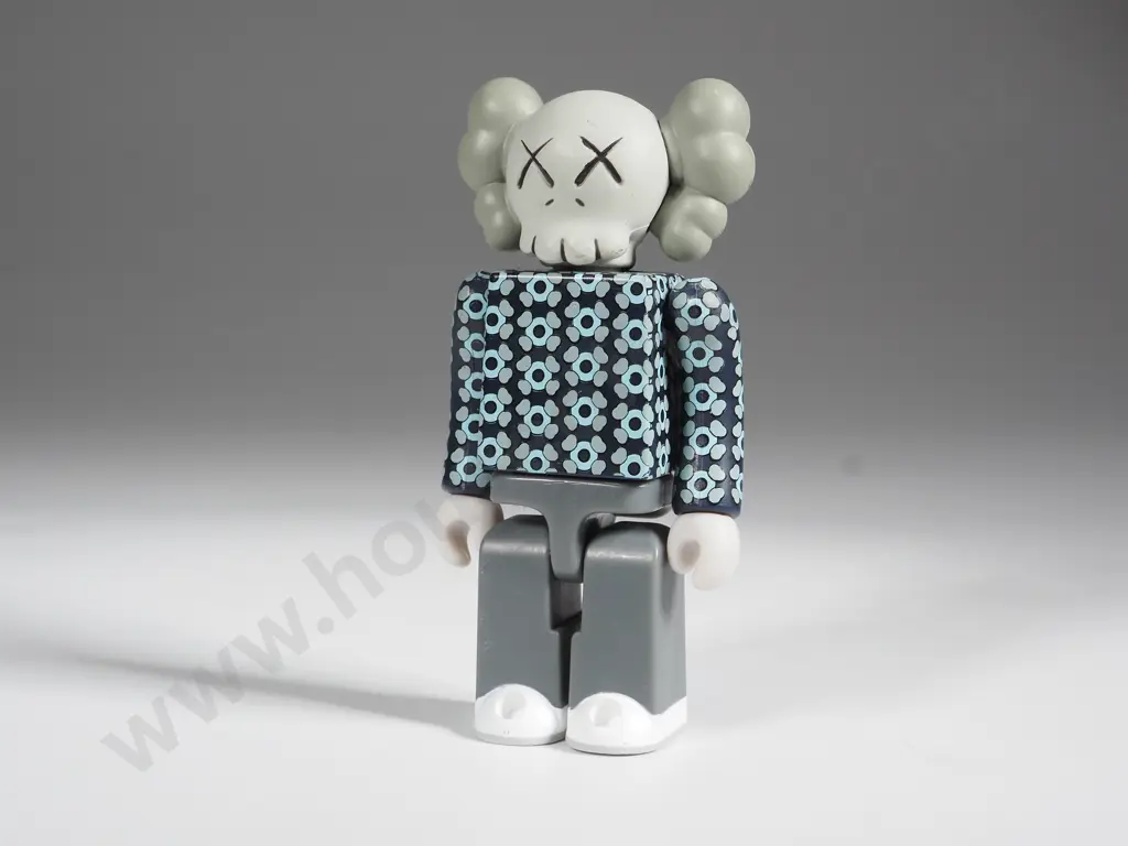 KAWS.002 Art Figurine Image 1++