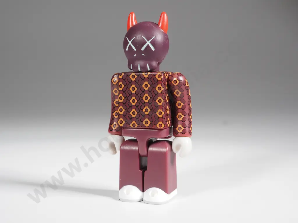 KAWS.002 Art Figurine Image 1++