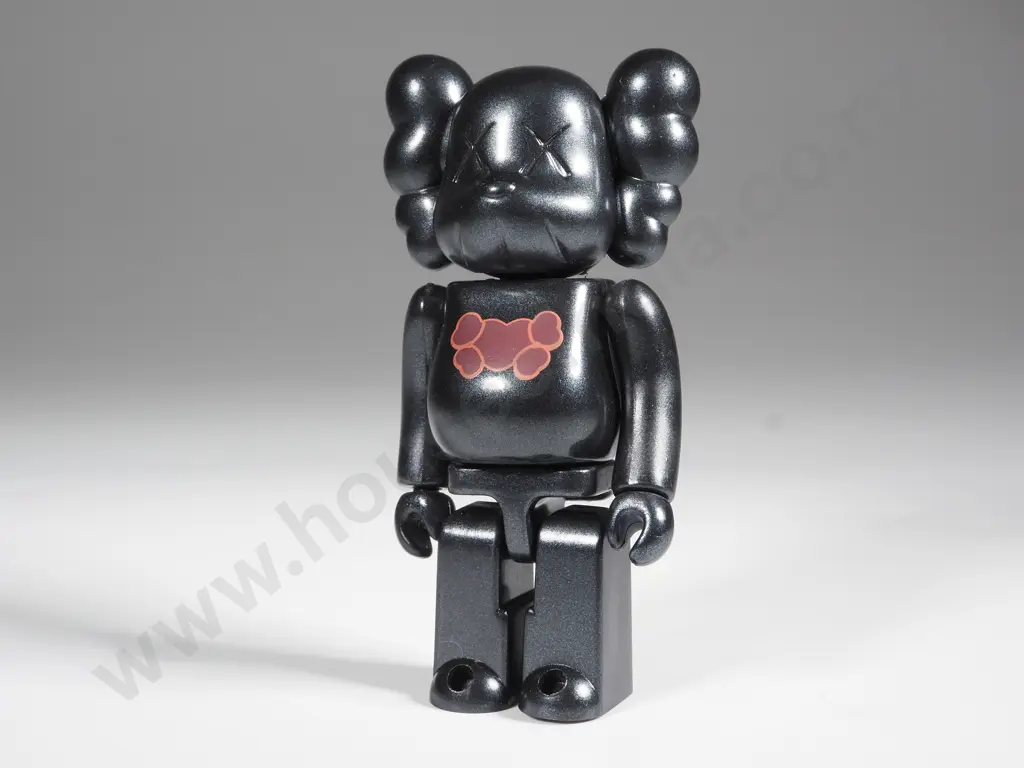 KAWS.002 Art Figurine Image 1++