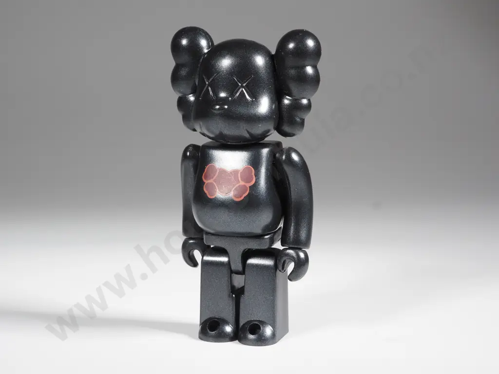 KAWS.002 Art Figurine Image 1++