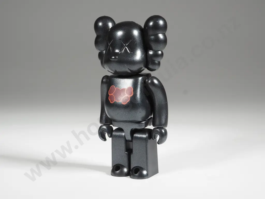 KAWS.002 Art Figurine Image 1++