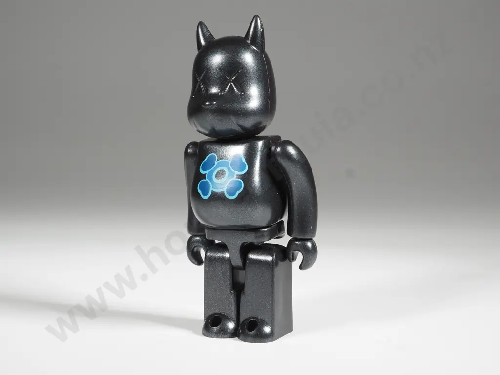 KAWS.002 Art Figurine Image 1++