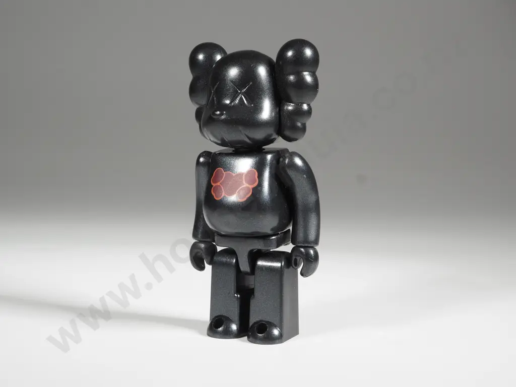 KAWS.002 Art Figurine Image 1++