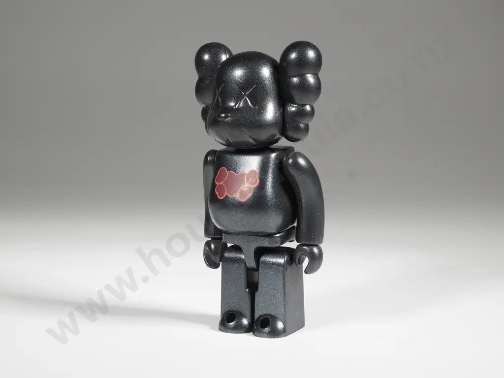 KAWS.002 Art Figurine Image 1++