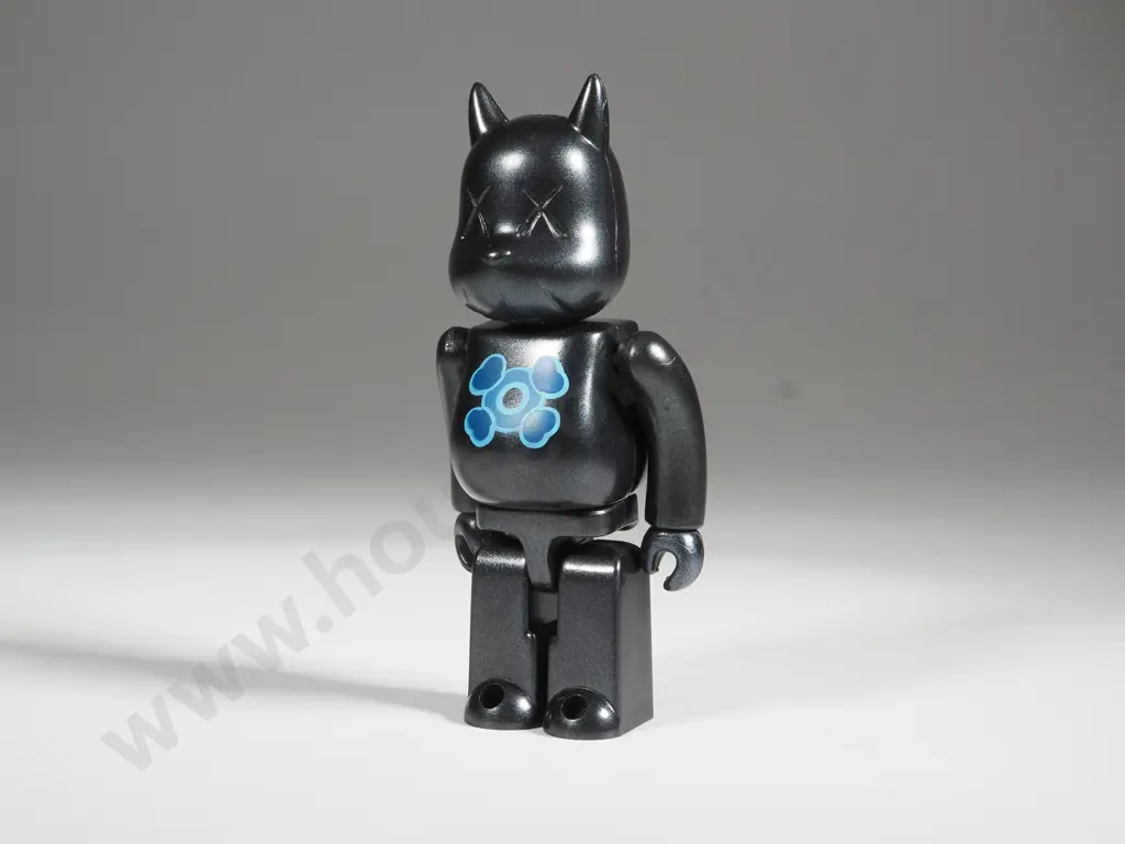 KAWS.002 Art Figurine Image 1++