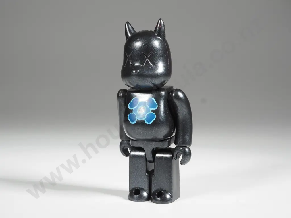 KAWS.002 Art Figurine Image 1++