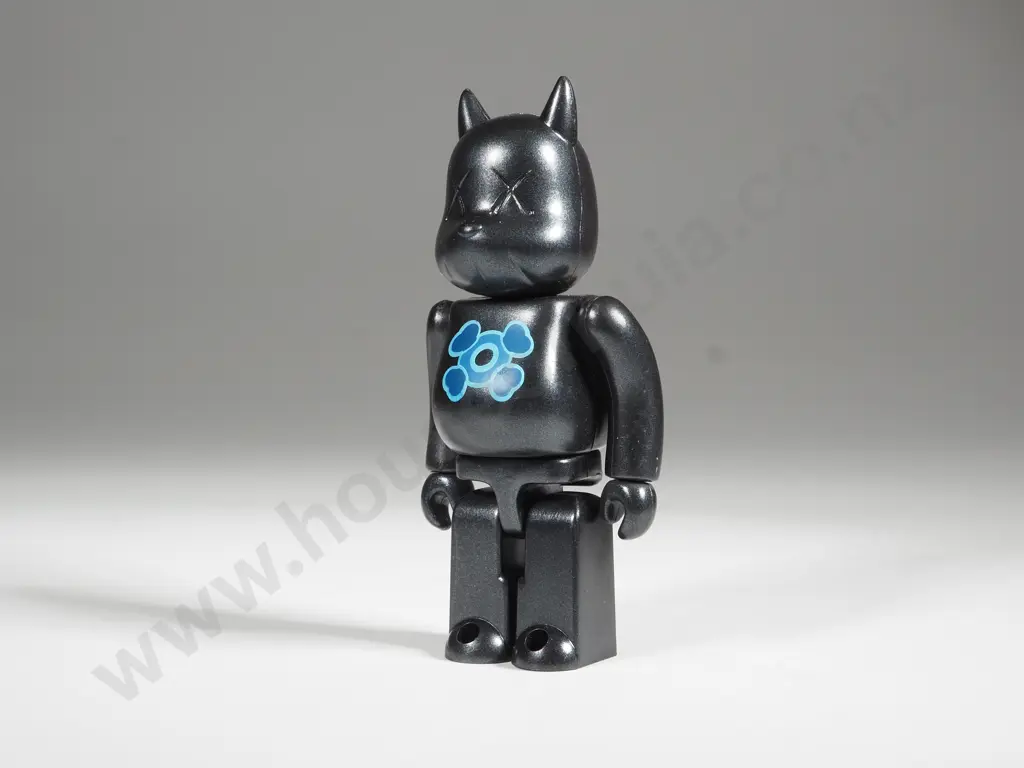 KAWS.002 Art Figurine Image 1++