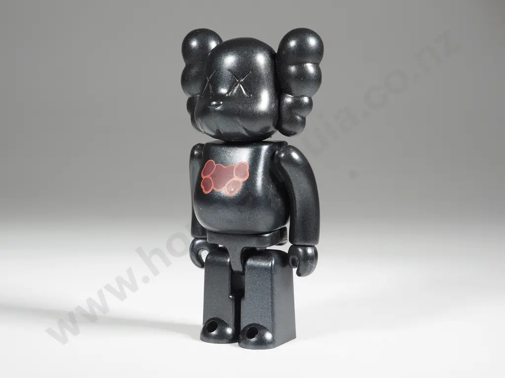KAWS.002 Art Figurine Image 1++