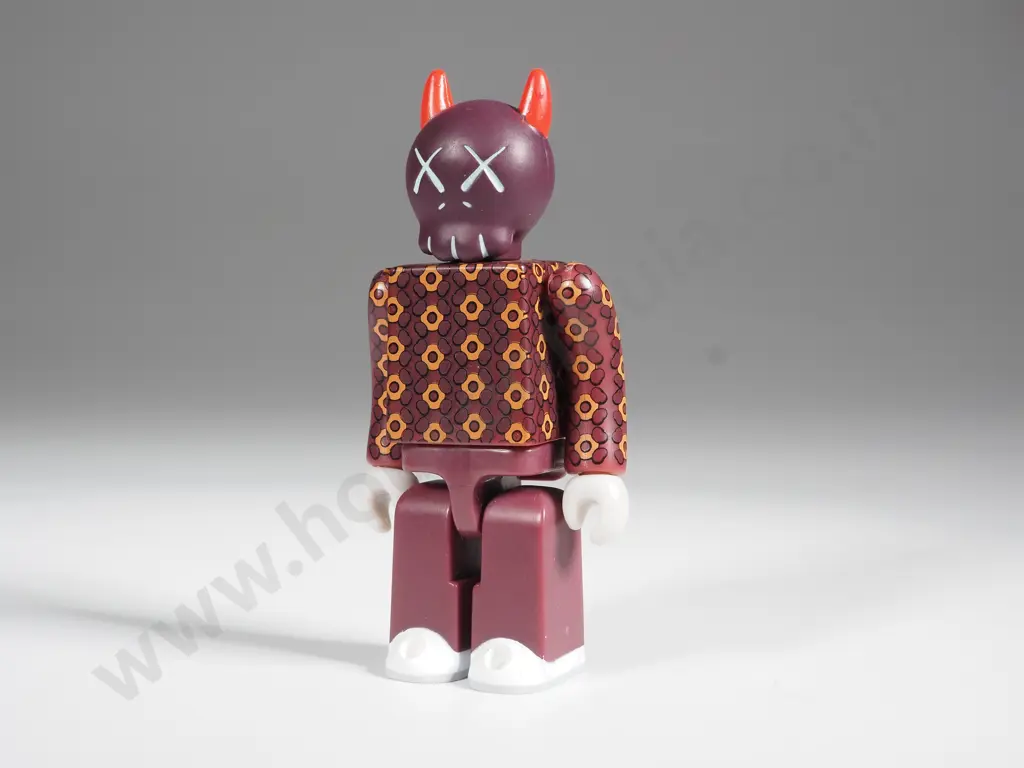 KAWS.002 Art Figurine Image 1++