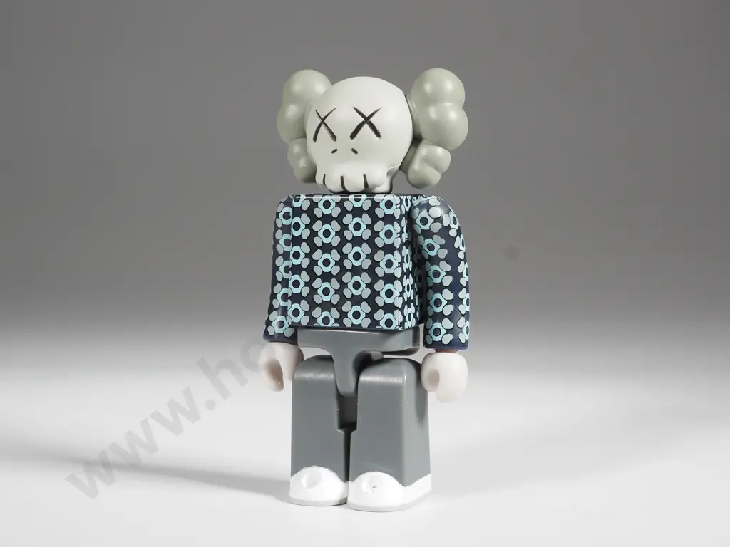 KAWS.002 Art Figurine Image 1++