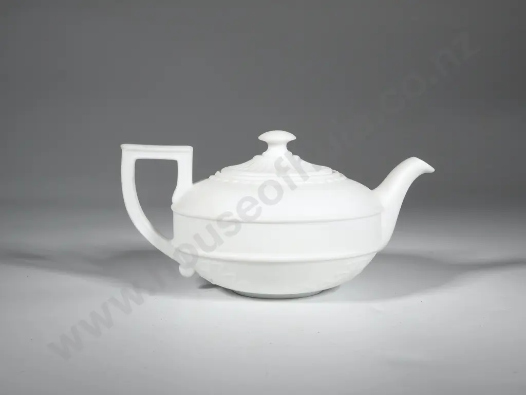 Small Wedgwood 11 O'Clock Cologne White Porcelain Teapot Candle w Lid Image 1++